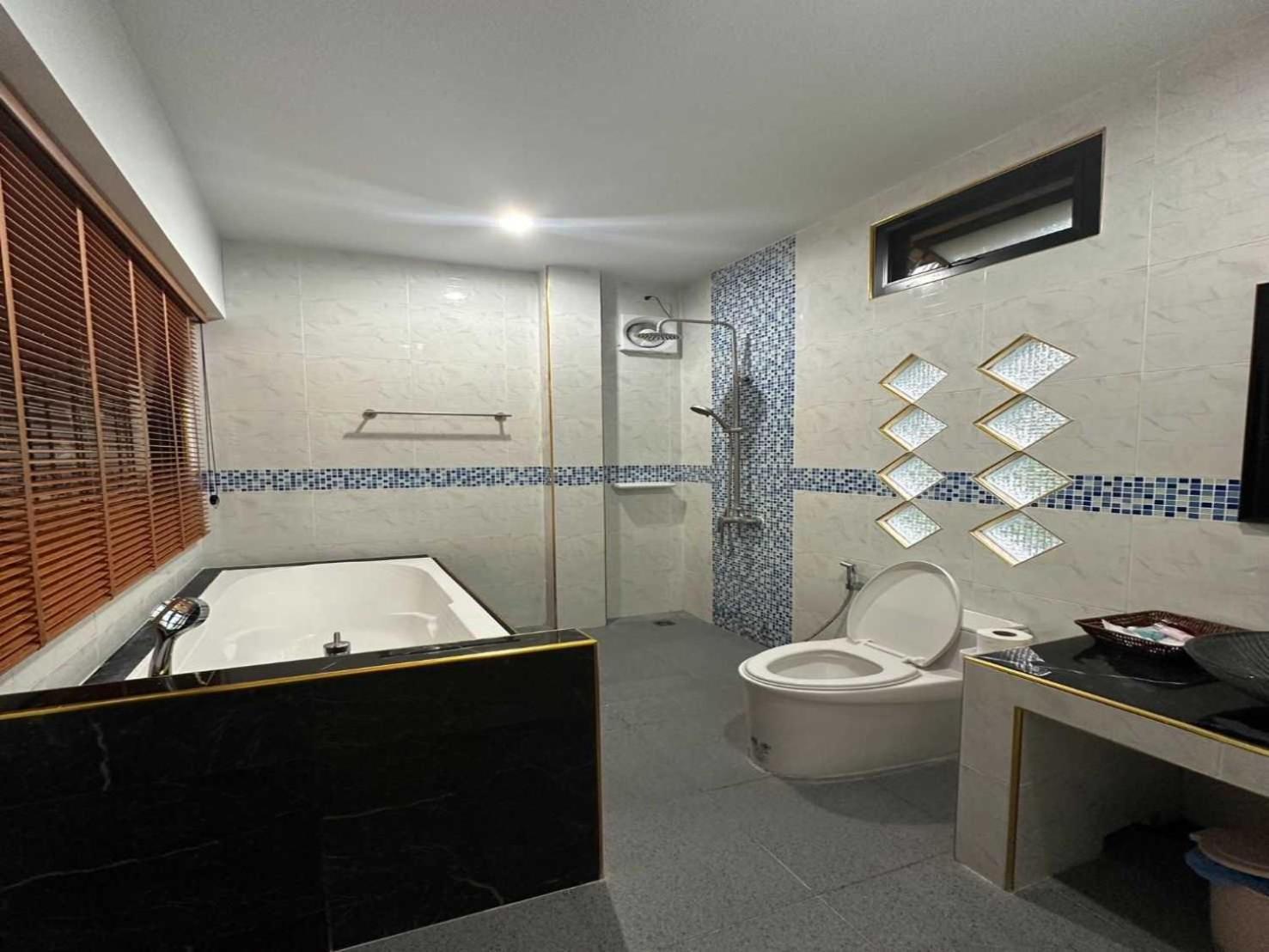 Capital O 75518 Baan Rose Resort Auluk Kültér fotó
