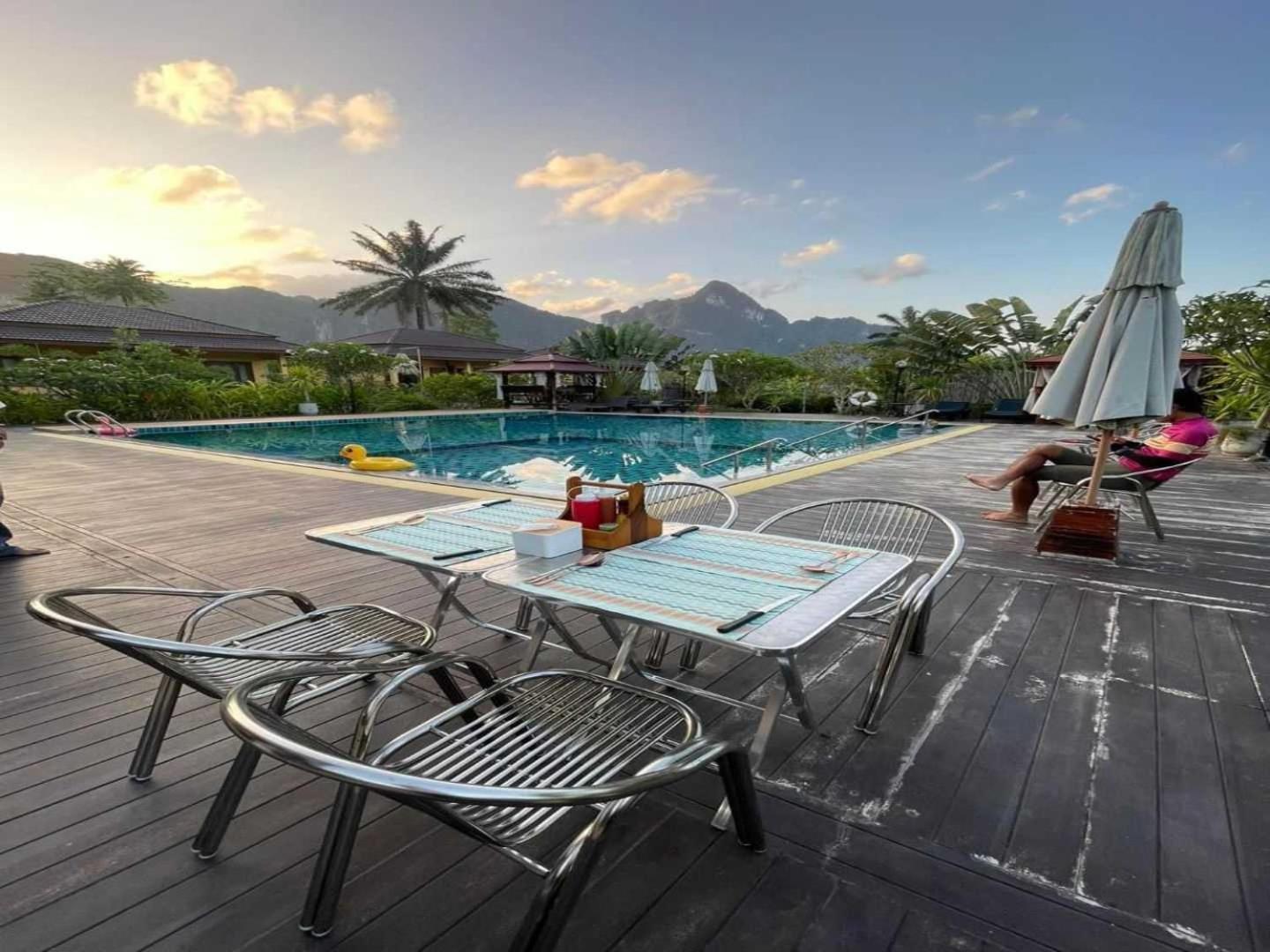Capital O 75518 Baan Rose Resort Auluk Kültér fotó