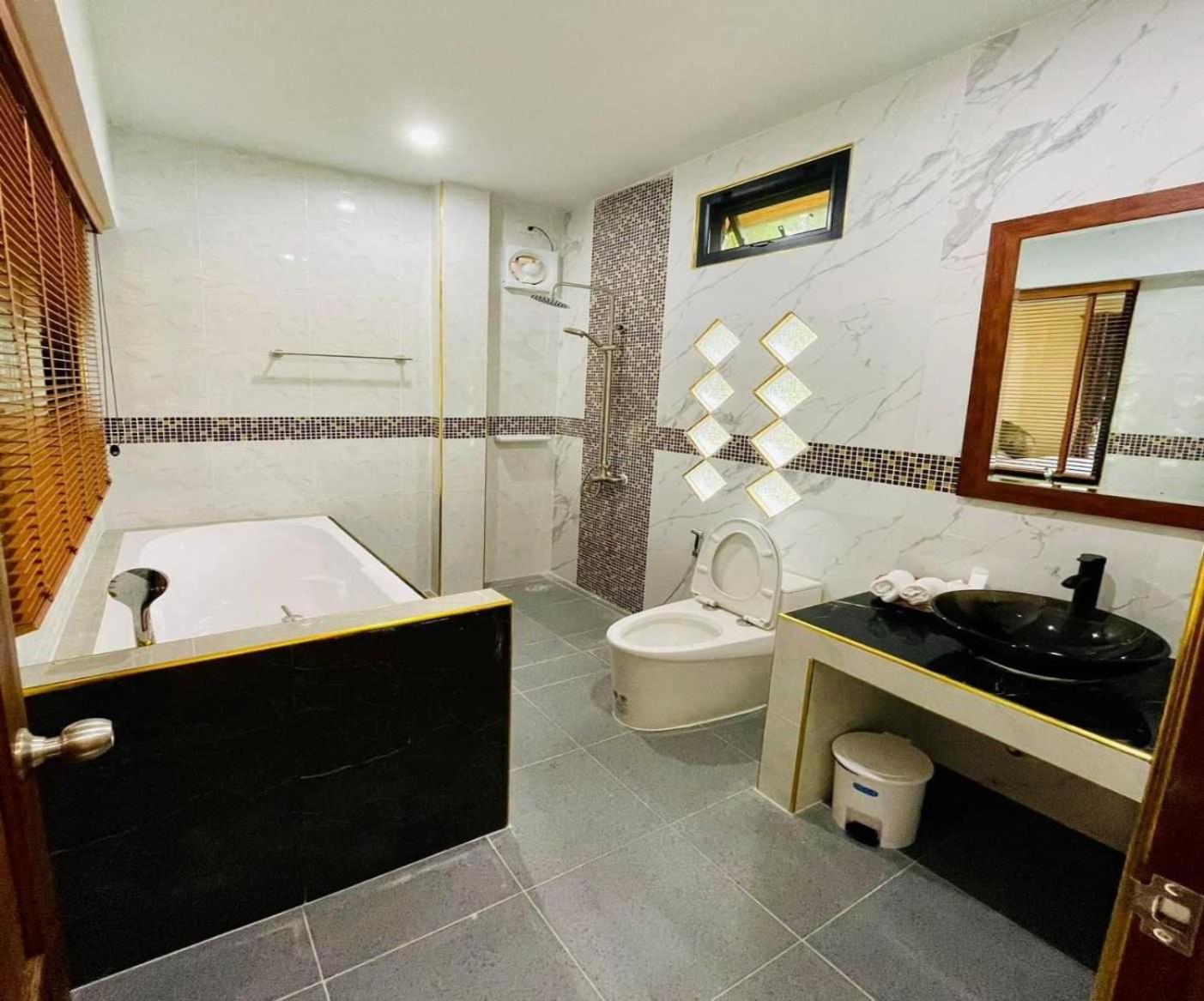 Capital O 75518 Baan Rose Resort Auluk Kültér fotó