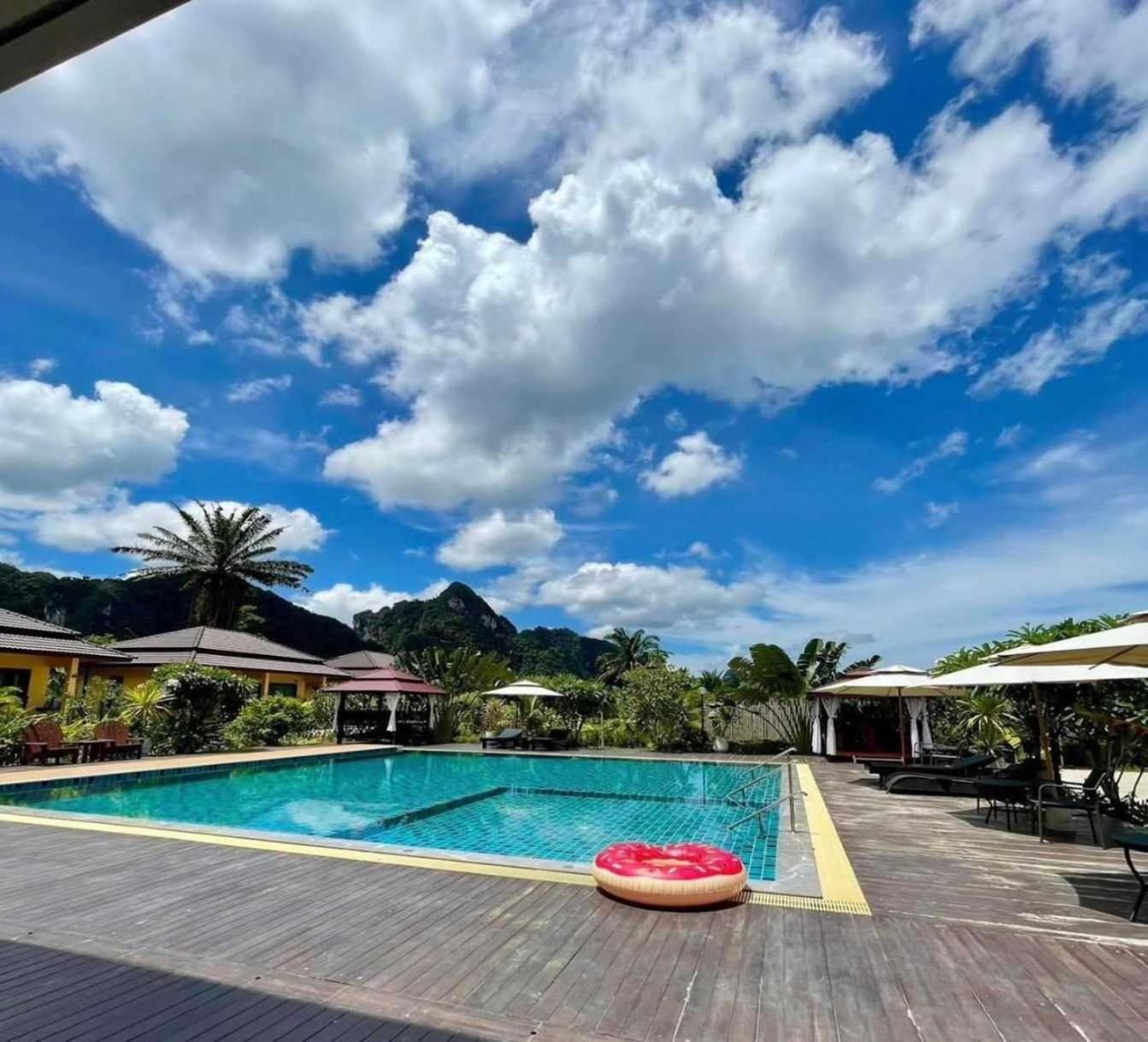 Capital O 75518 Baan Rose Resort Auluk Kültér fotó